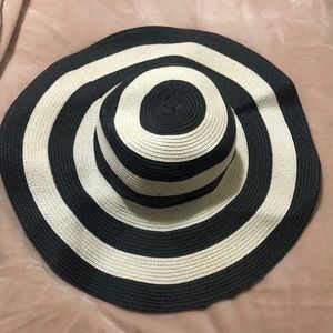 Floppy sun hat!